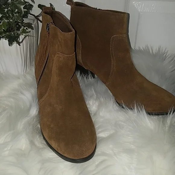 Sam and Libby, Tan suede booties, size 10. - Picture 3 of 6